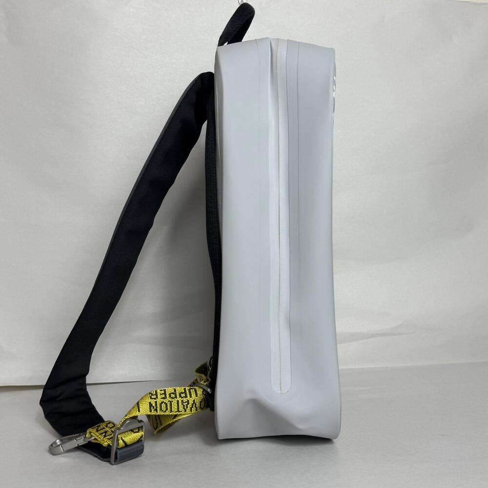 Stylish Waterproof Backpack - Modern Design - Picture 2 of 8